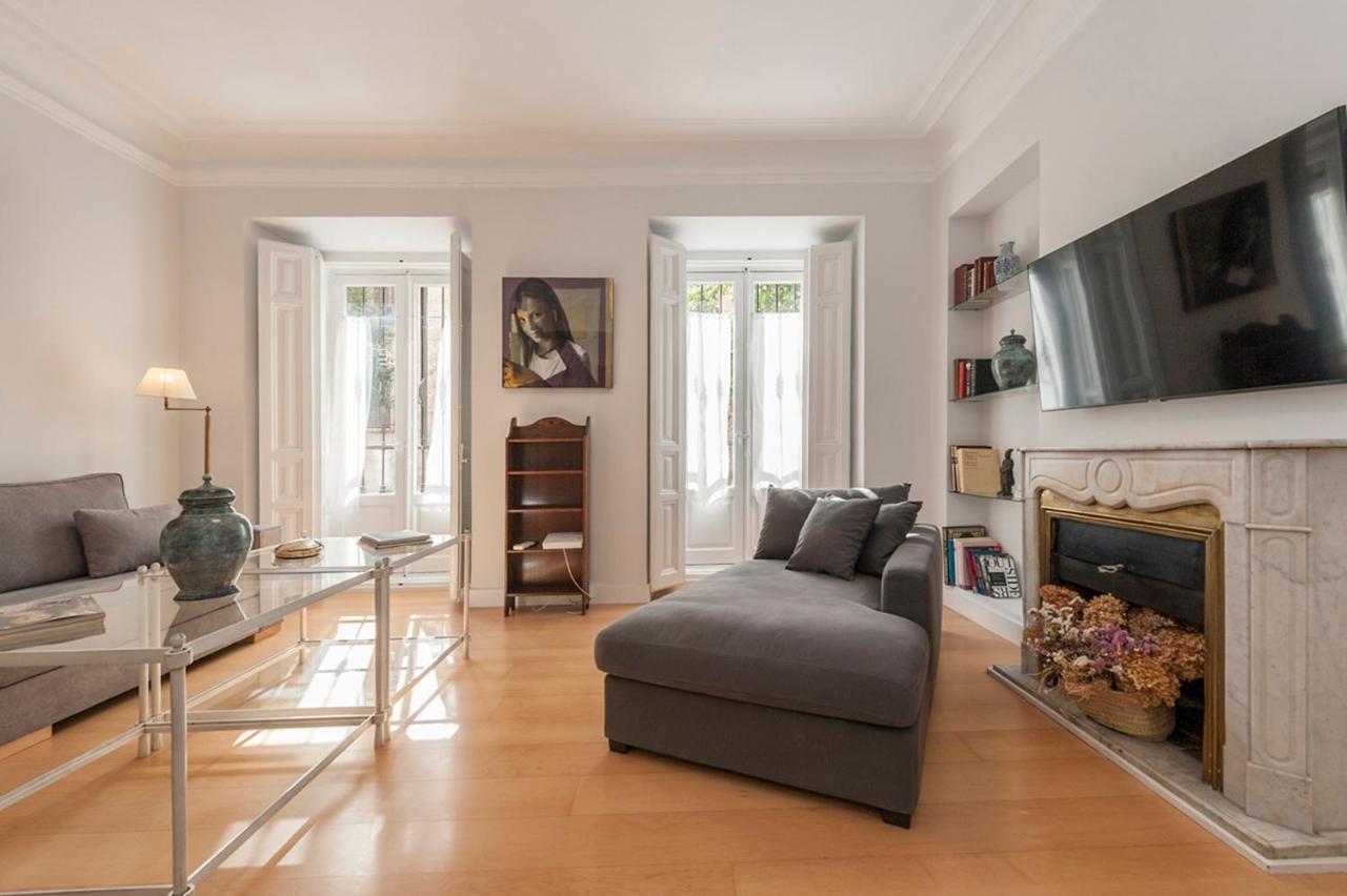 Palace Apartment - Palacio Real Balcony Madrid Dış mekan fotoğraf